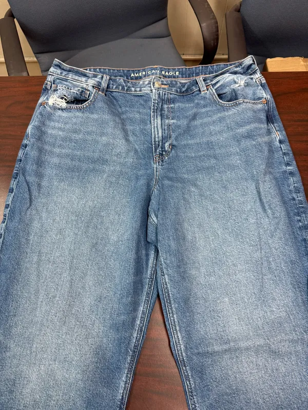 American Eagle Strigid High Rise Mom Jeans Size 18 Long - Image 2