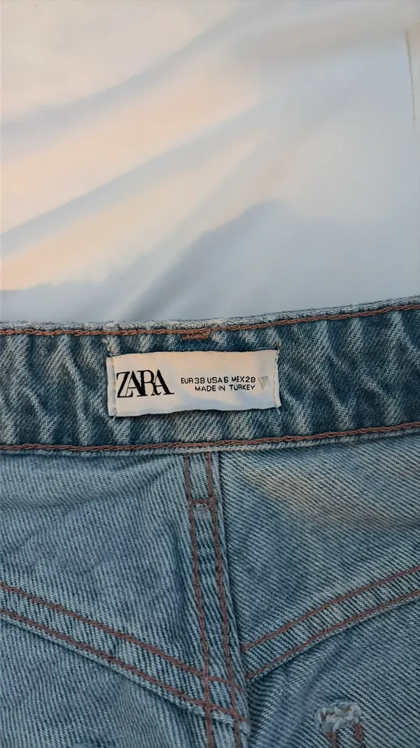 ZARA High-Rise Jeans Wide-Leg Raw Hem - Image 3