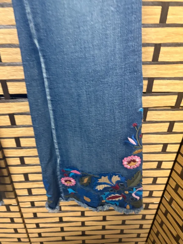 Grace easy fit bootcut embroidered jeans size 32 - Image 5