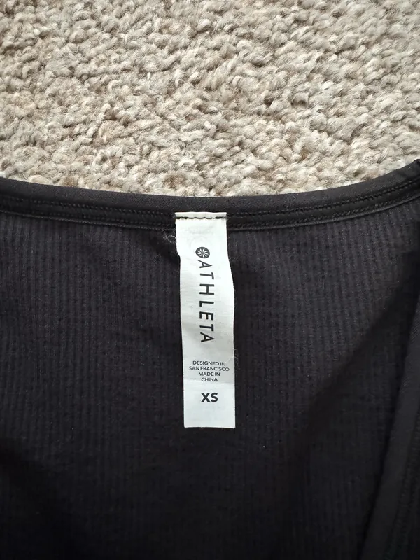 Athleta Women's V-Neck Tank Top - Image 3
