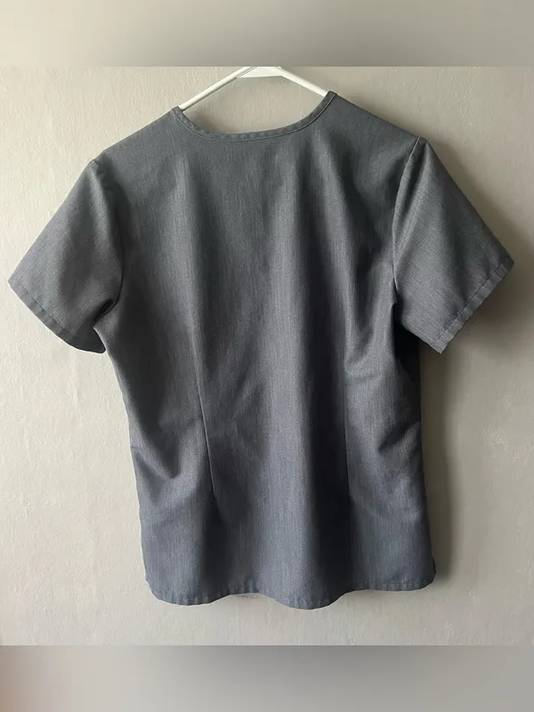 FIGS Catarina Scrub Top Gray Graphite V-Neck Medical Uniform Women’s M - Image 5