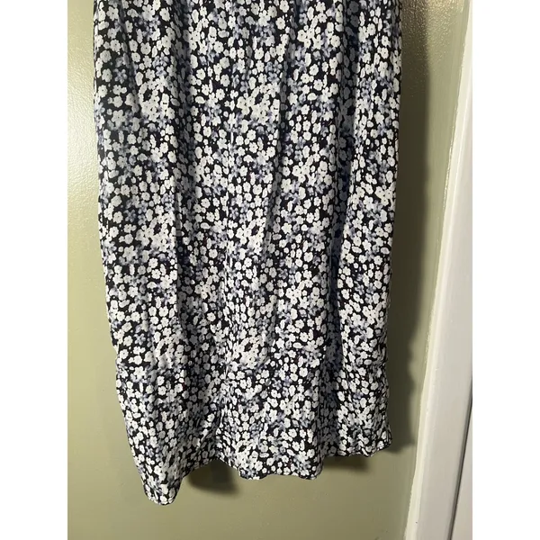 Abercrombie & Fitch Women's Size XS Midi Skirt Slit Front Black White Blue Ditsy - Image 11