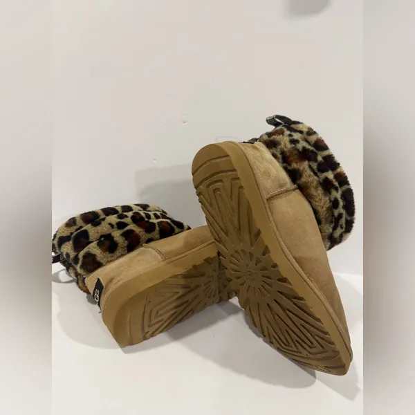 UGG Classic Short Chestnut Leopard Cuff Boots Women 11 Sheepskin Winter Cozy - Image 6