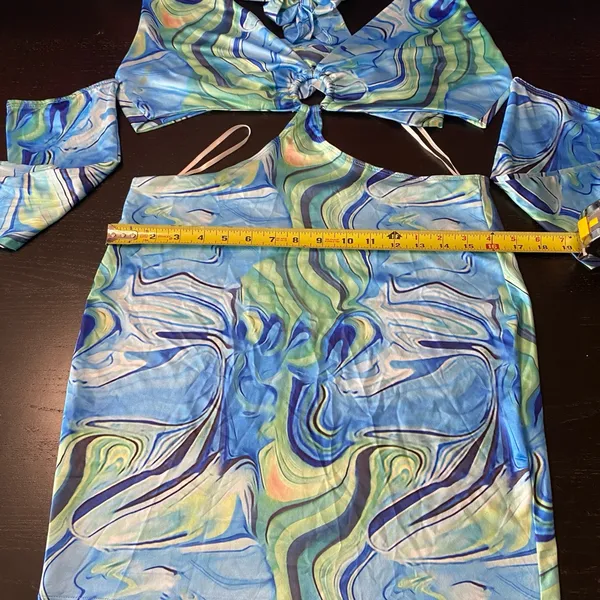 SHEIN Blue and Green Swirl Swimsuit size L - Image 3
