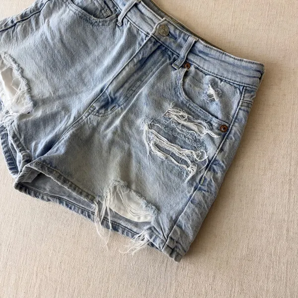 American Eagle Mom Short‎ Light Wash Distressed Rainbow Sunshine Denim Size 2 - Image 5