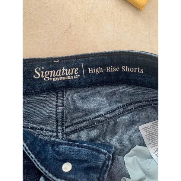 Levi's 16 33 high rise signature denim short jean cut off - Image 3