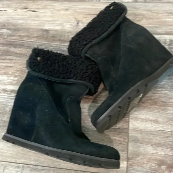 UGG Kyra hidden wedge black suede boots size 9.5 - Image 2