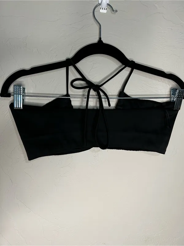 Sun-Deh Aritzia Cora Black Halter Summer Going Out Retro Crop Top - Image 4