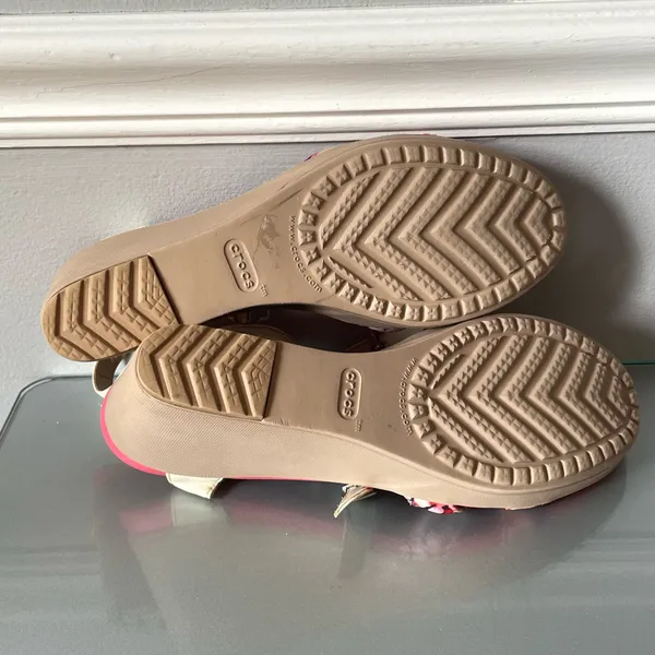 Crocs Women’s Floral Wedge Sandals Pink Cream Ankle Strap Comfort Size W11 - Image 8