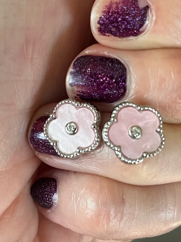 Pearlized Clover Earrings - Image 2