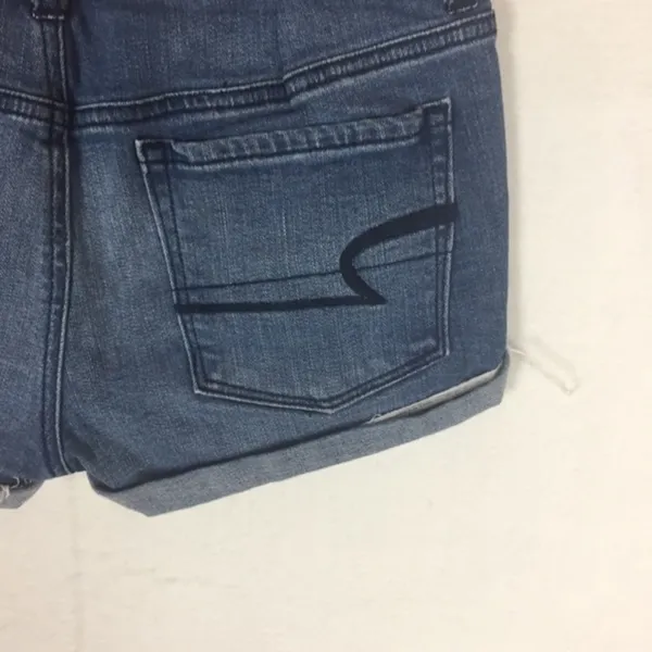 American Eagle Shortie Stretch Medium Wash‎ Denim Cuffed Size 8 - Image 5