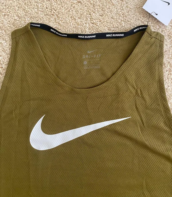 Nike NWT Women’s Swoosh Run Tank - Image 3