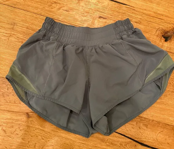 Lululemon Hotty Hot Shorts 2.5" - Image 2