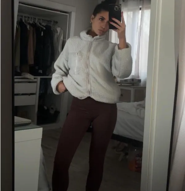 Forever 21 small white fleece sweatshirt - Image 2