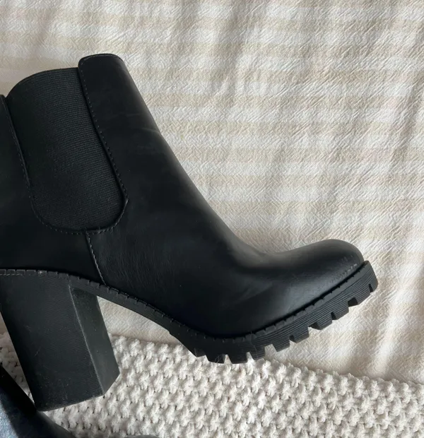 Black Boots Soda Chunky - Image 2