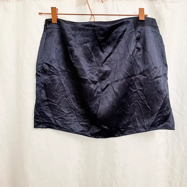 Aritzia | Babaton Slip Satin Crinkled Mini Skirt Size 6 In Starboard Navy Blue - Image 6
