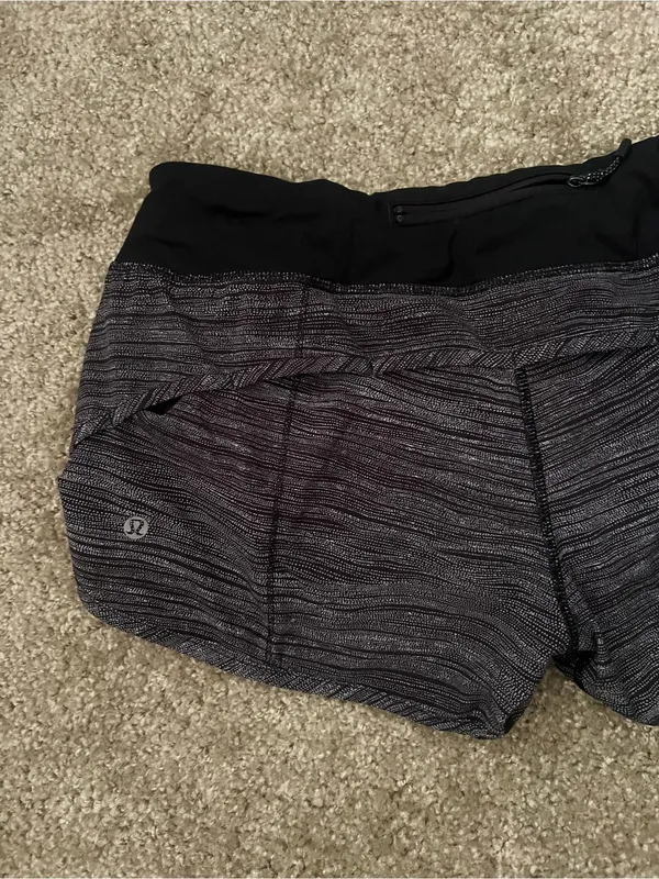 Lululemon speed short 4 way Stretch 2.5” size 6 - Image 7
