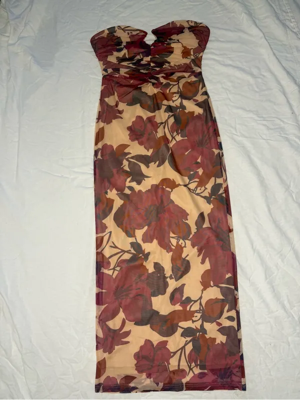 Selfie Leslie Strapless Floral Column Dress in Cream and Wine Tones - Image 5