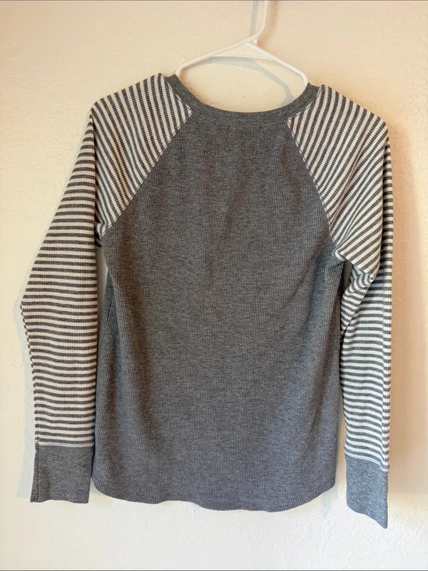 Faded Glory Gray Thermal Raglan Top with Striped Sleeves - Image 5
