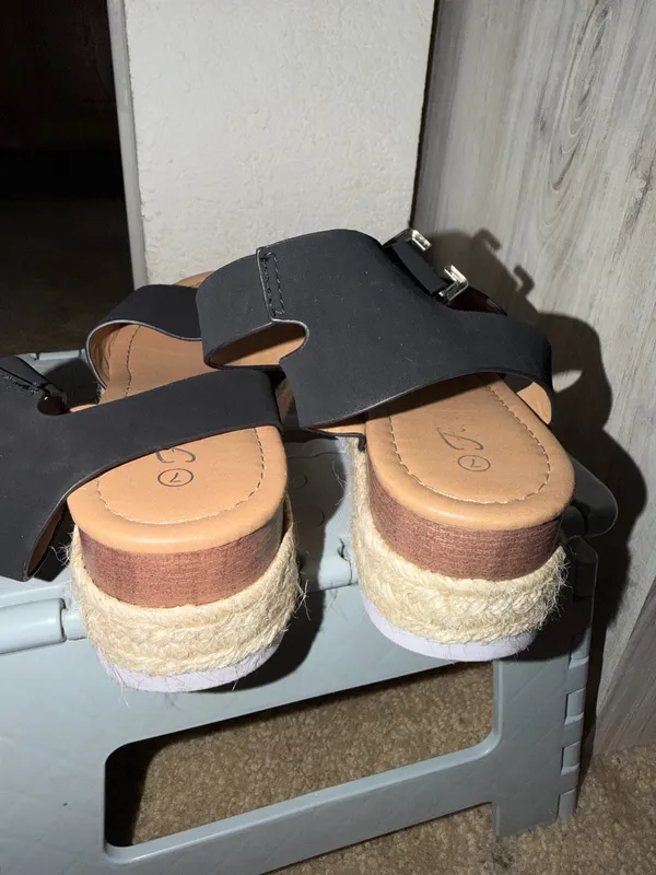 Women’s black platform sandals Size 7 - Image 4