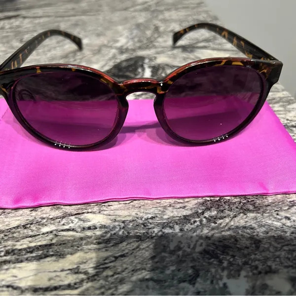 Tortoise Shell Sunglasses with Purple Lenses Brown - Image 3