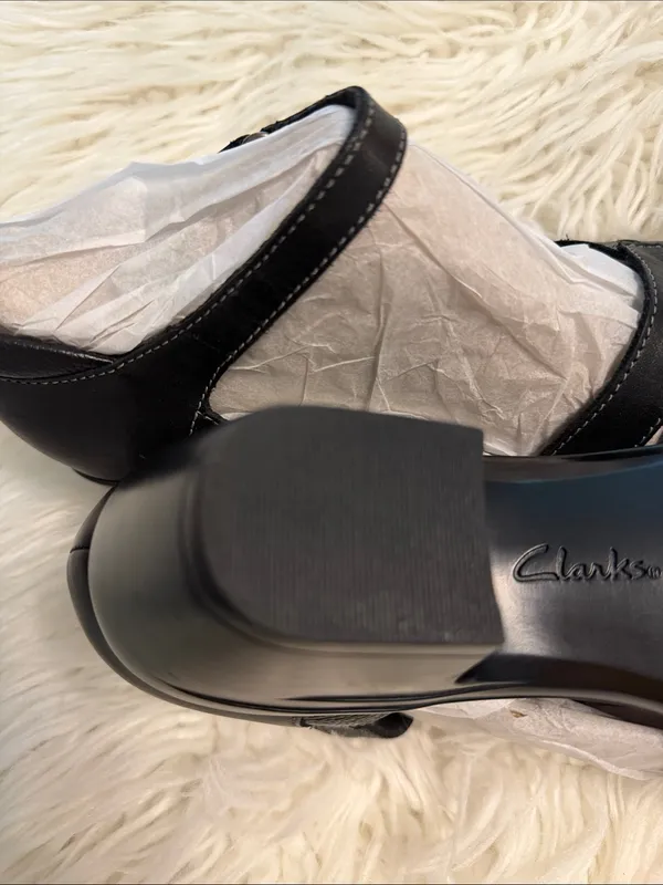 Clarks Black Low Heel Mary Jane Pumps size 8.5 BNWOT see all photos - Image 6
