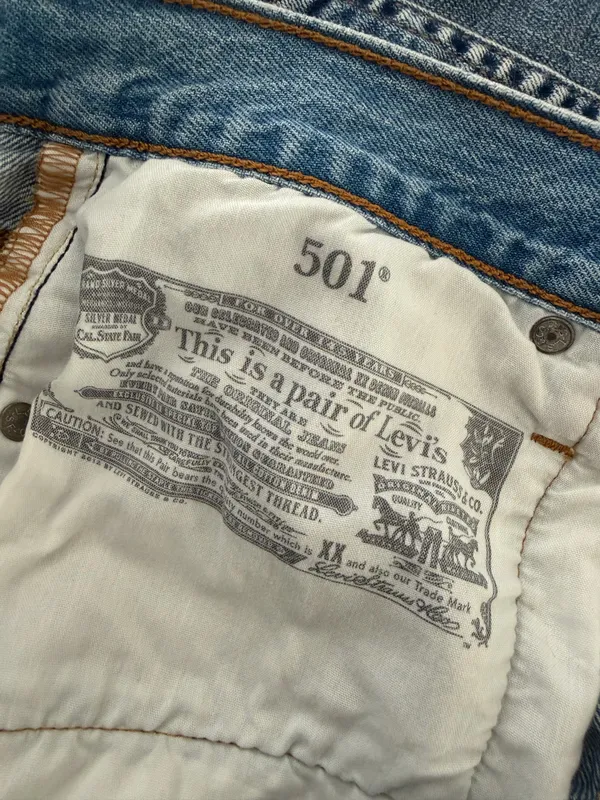 Levi’s 501 Denim Shorts 26 - Image 3