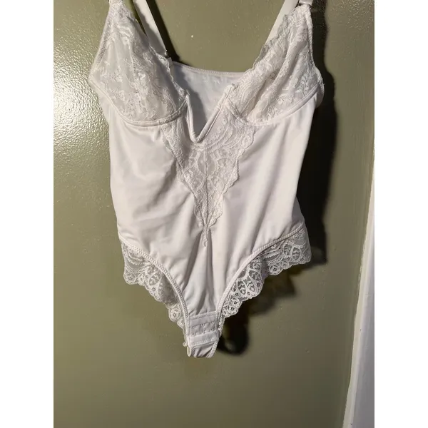 Women's Size Medium Lace Tummy Control Shapewear Bodysuit White Deep V-Neck Low - Image 4