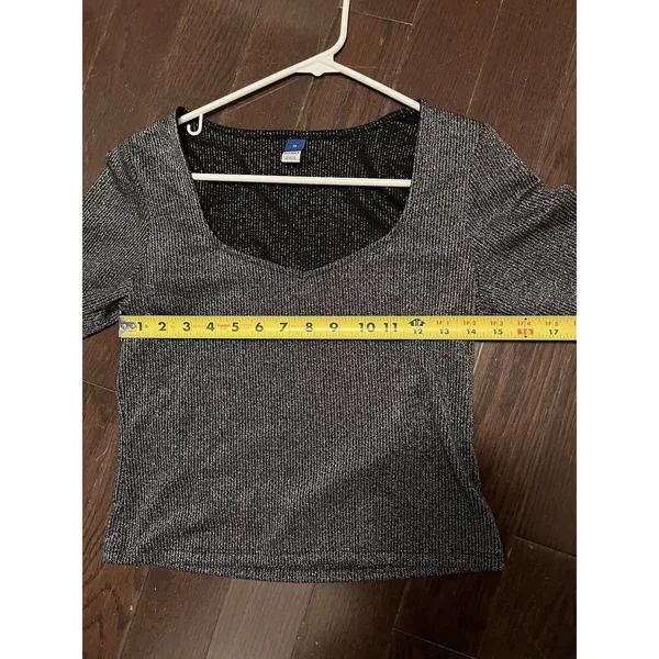 Old Navy Black & Silver Sparkly Croptop. Medium. Great clubbing or New Years Top - Image 4