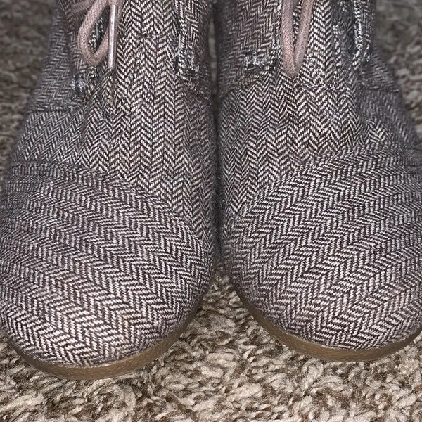 TOMS Brown Herringbone Wedge Lace Up Ankle Booties woman size 7.5 - Image 3