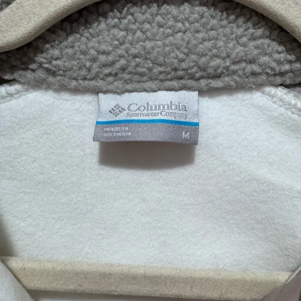 Columbia Women’s Lodge Fleece Pullover- size medium - Image 3
