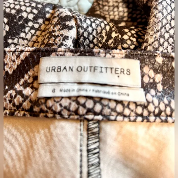 Urban Outfitters Maia Soft Faux Leather High Waist Snakeskin Print Pants Sz 0💛 - Image 9