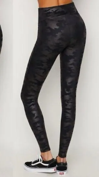 SPANX Faux Leather Glossy Camo Matte Black shaping slimming Leggings Sz L - Image 2