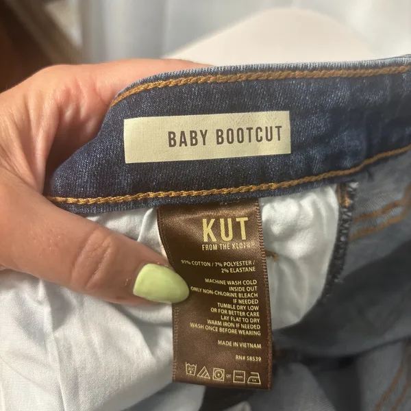 Kut‎ from the Kloth Baby Bootcut Jeans Women's Size 10 Short Medium Wash - Image 3