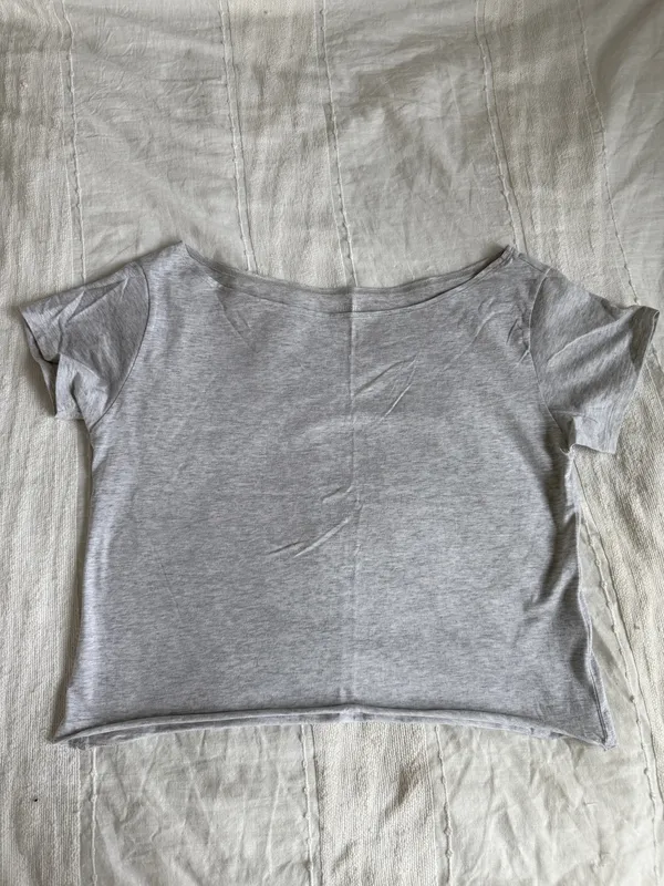 Hollister off the shoulder relaxed t shirt in light heather grey NWOT - Image 2