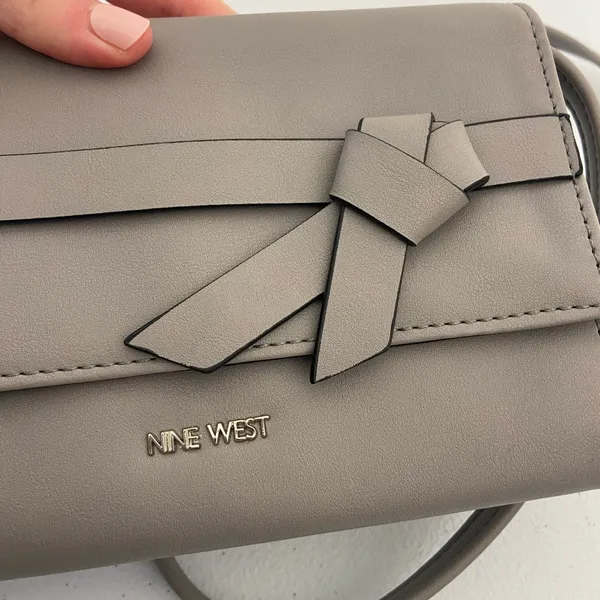 NWOT Nine West light gray buckle strap crossbody accordion magnetic purse‎ bag - Image 3