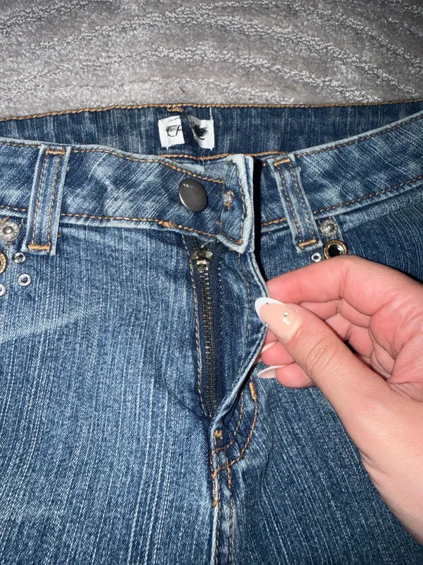 Cache Vintage Low-Waist Y2K Rhinestone Studded Flare Jeans - Image 4