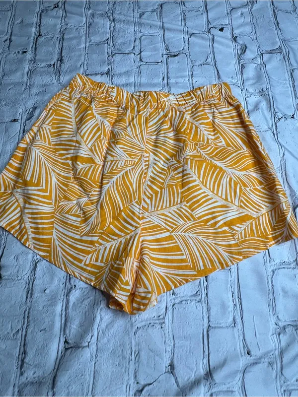 NWT shade and shore Two-Piece Yellow Leaf Print Crop Top & Shorts Set 4-6 - Image 6