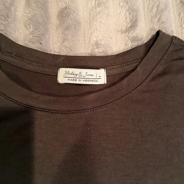 Haley & June Olive Green Crewneck Short Sleeve Tee Size L (Fits‎ S/M) - Image 3
