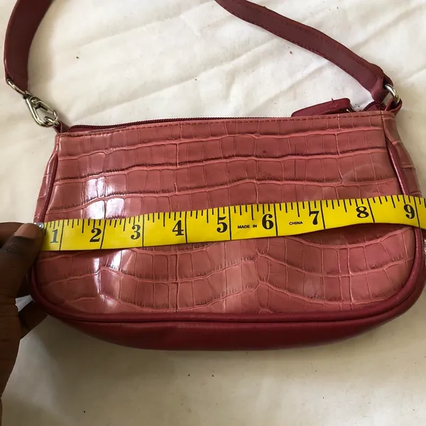 2000s Pink burgundy wine red crocodile-embossed leather shoulder hand bag purse silver hardware #y2k - Image 5
