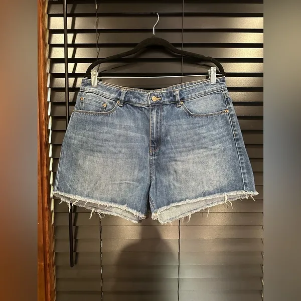 MNG Mango Denim & Tees Cutoff Jean Shorts Medium Wash Coastal Boho Sz 12 - Image 3