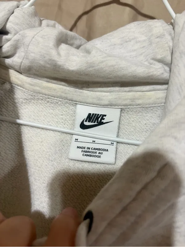 Nike sweatshirt - Image 2