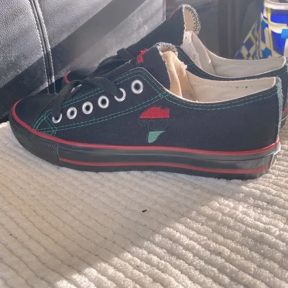 NEW🎉 African Pride Canvas Sneakers with Red & Green Accents Size 40/9 US - Image 5
