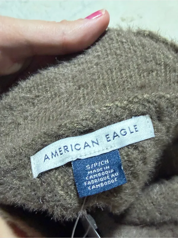 American Eagle NWT Brown Fuzzy Off-Shoulder Cropped Sweater SMALL MSRP$45 - Image 9