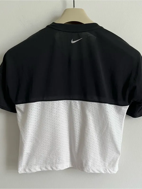 Nike color block black and white crop workout top size XS - Image 2