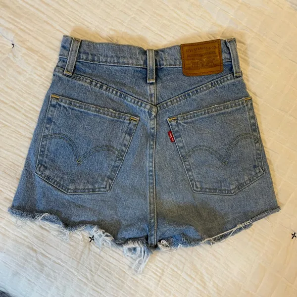 LEVI’S Ribcage Denim Shorts High Rise Button Fly Distressed Raw Hem Size 24 - Image 4
