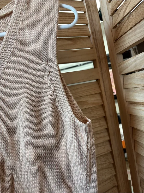 Ann Taylor Beige V-Neck Sleeveless Knit Top Medium - Image 3