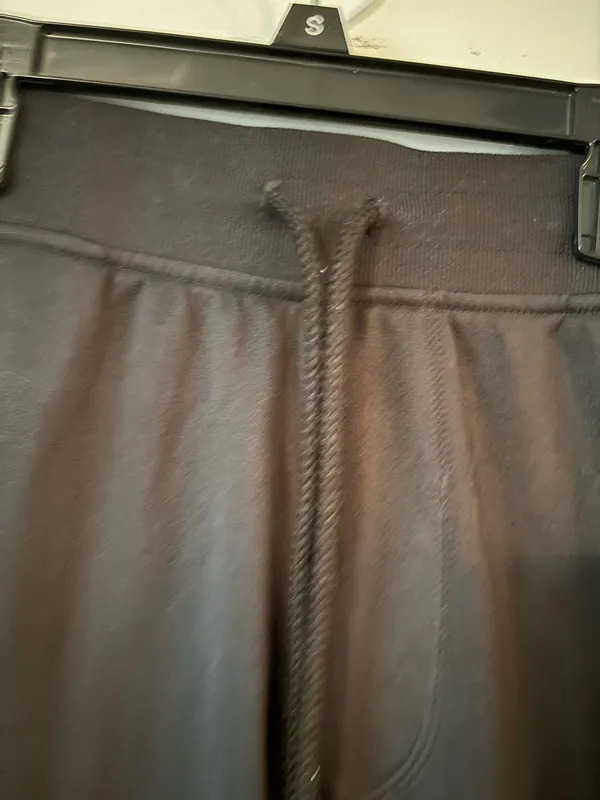 Under Armoursize small joggers with zip pockets  - Image 4
