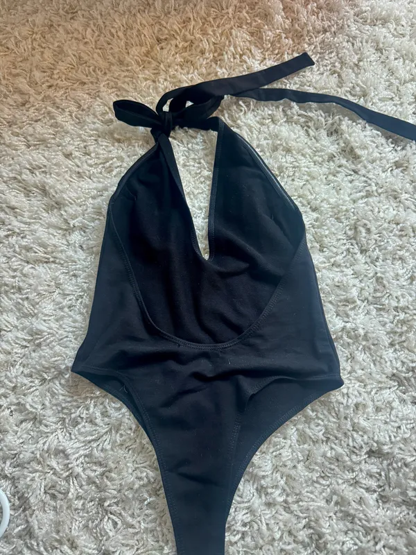Edikted V-Neck Top Black - Image 4