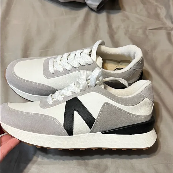 Elegant Women's Sneakers in White, Gray, and Black - Image 6
